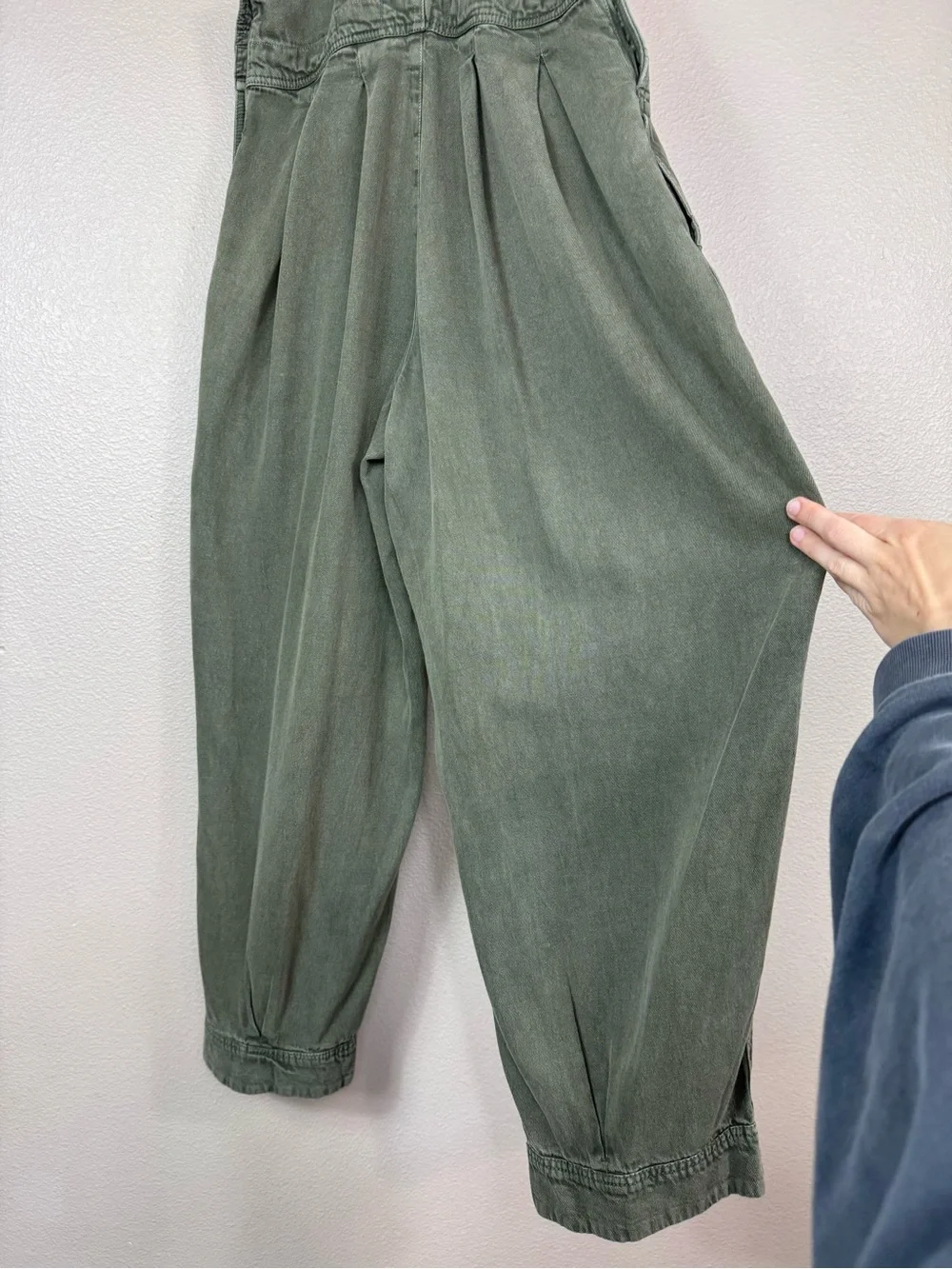 Free People Felix tapered baggy overalls dusty olive size XS D